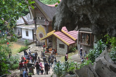 Kawasan kete kesu adalah salah satu destinasi wisata yang wajib dikunjungi bagi yang mengetahui sejarah dan budaya Toraja. 