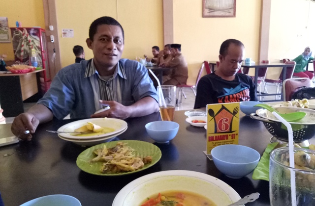 Sop Kepala Ikan khas Pangkep juga disukai pendatang dari Ternate dan Bulukumba ini. (foto: mfaridwm)