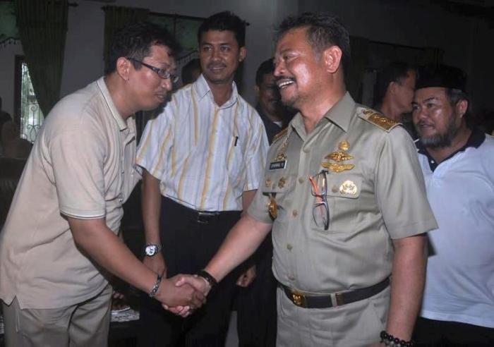 Penulis berjabat tangan dengan SYL (foto: ist)
