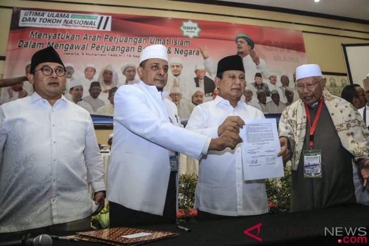 Hasil Ijtima' Ulama II mendukung Pasangan Prabowo-Sandi. (foto: antarafoto)