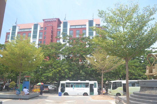 Hotel Arya Duta, salah satu hotel yang berada di sekitar Pantai (Tanjung) Losari. (foto: ist/palontaraq)