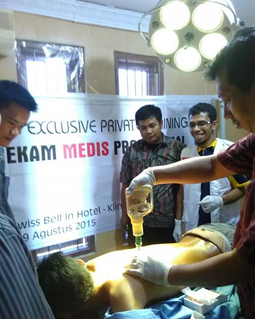 Praktek Bekam. (foto: ist/palontaraq)