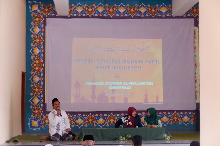 Rombongan Study Comparative dari Ponpes Modern Putri IMMIM di Ponpes Al-Ishlahiyah, Malang. (foto: ist/palontaraq)