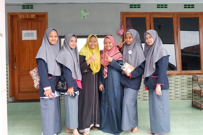 Rombongan Study Comparative dari Ponpes Modern Putri IMMIM di Ponpes Al-Ishlahiyah, Malang. (foto: ist/palontaraq)