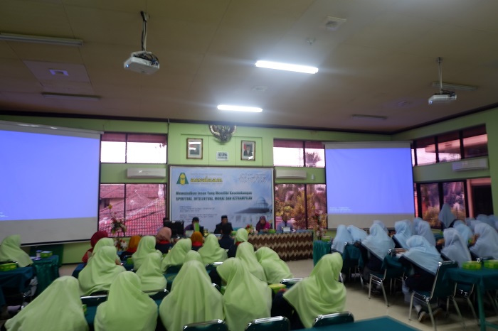 Penerimaan Rombongan Study Comparative Ponpes Modern Putri IMMIM di PPMI Assalaam, Surakarta. (foto: ist/palontaraq)