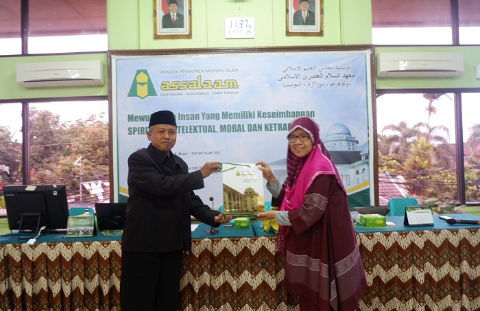 Penerimaan Rombongan Study Comparative Ponpes Modern Putri IMMIM di PPMI Assalaam, Surakarta. (foto: ist/palontaraq)