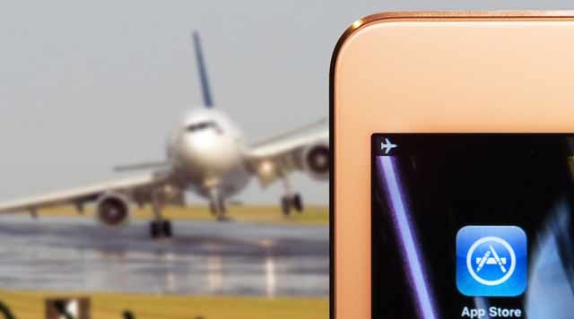 Aktifkan Mode Pesawat Ponsel saat Naik Pesawat Ilustrasi - Aktifkan mode pesawat saat naik pesawat. (foto: ist/palontaraq)