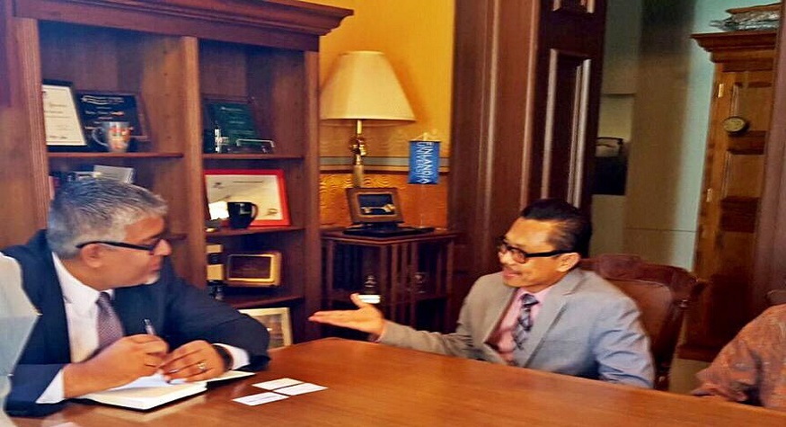Catatan Utteng (15) Berdiskusi dengan lawmaker (anggota DPRD) Michigan tentang perkembangan Komunitas Muslim dan respon dari masyarakat Amerika. Ternyata beliau juga adalah putra imigran dari India. Pengalamannya menjadi bekal besar dalam memperjuangkan kepentingan komunitas di Amerika.