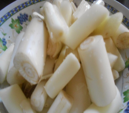 Isi batang pisang. (foto: ist/palontaraq)