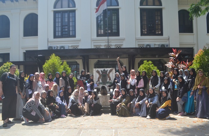 Studi wisata sejarah ke Museum Kota Makassar. (foto: ist/palontaraq)
