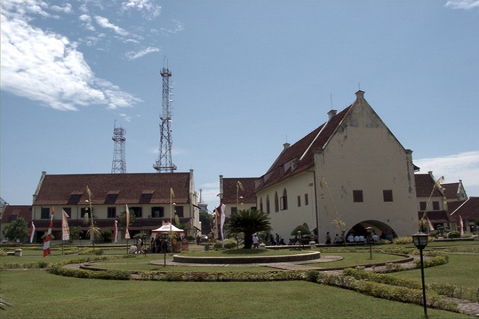 Bangunan Cagar Budaya dalam Kompleks Fort Rotterdam. (foto: mfaridwm/palontaraq)
