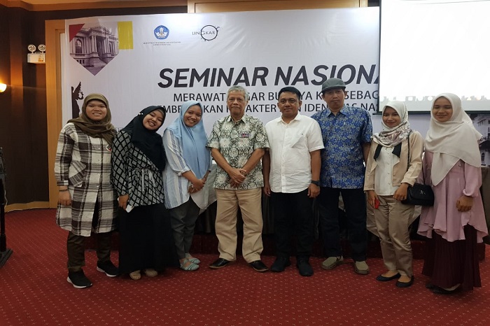 Foto bersama dengan Para Pembicara dan peserta lain dalam Seminar Nasional Cagar Budaya di Hotel Singgasana, Kota Makassar. (foto: ist/palontaraq)