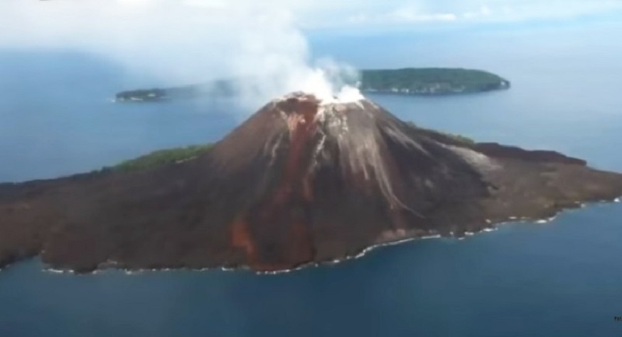 Ancaman Kematian dan Indahnya Kehidupan dari Krakatau Gunung Anak Krakatau. (foto: ist/palontaraq)