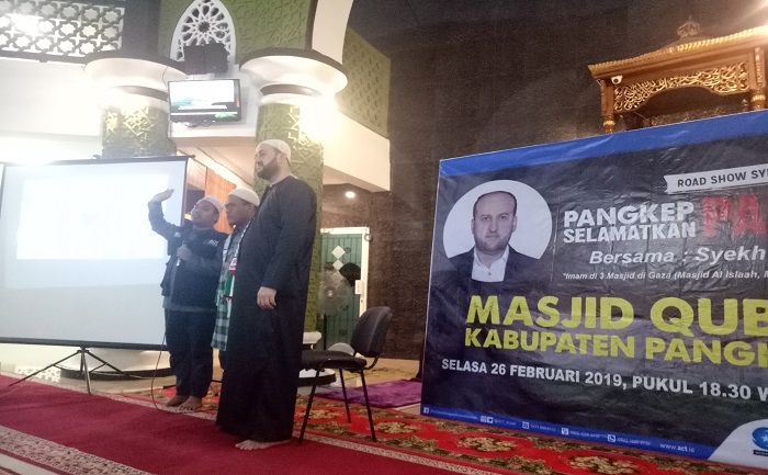 Syekh Yaser Abu Heen di Masjid Quba Pangkep. (foto: mfaridwm/palontaraq)