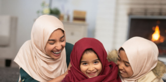 Bagaimana Menjaga Kualitas Belajar dari Rumah? Belajar dan Membantu Ibu di Rumah. (foto: ist/palontaraq)
