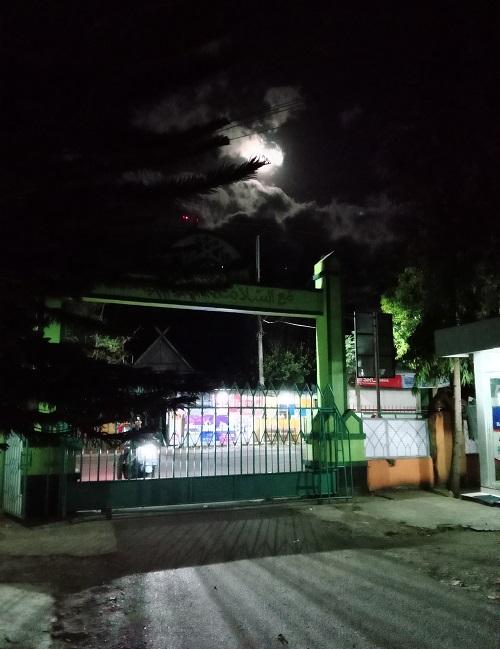 Pintu gerbang Ponpes Modern Putri IMMIM Pangkep. (foto: ist/palontaraq)