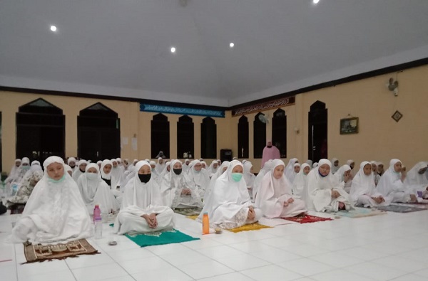 Santriwati Ponpes Modern Putri IMMIM Pangkep. (foto: ist/palontaraq)