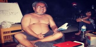 Puisi Asdar Muis RMS: Tuhan, Aku Cari Kau Asdar Muis RMS saat membaca puisi. (foto: ist/dokpribadi)