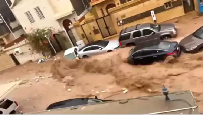 Banjir bandang di Jeddah, kamis 24 November 2022.. (foto: ist/*)