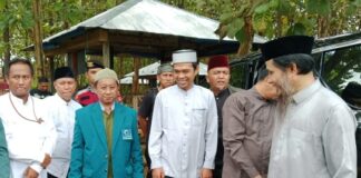 UAS Berkunjung ke Pangkep: Silaturahmi dengan Alumni al-Azhar UAS di Ponpes Mambaul Ulum Pangkep. (foto: ist/*)