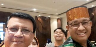 Adu Penalti, Adu Siasat: Membaca Drama Politik dari Titik Dua Belas Pas Penulis bersama HM Anis Baswedan. (foto: ist/*)